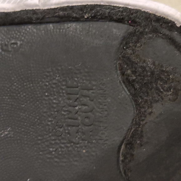 Disney Minnie Mouse Canvas Shoes Sz. 5 - Picture 8 of 10